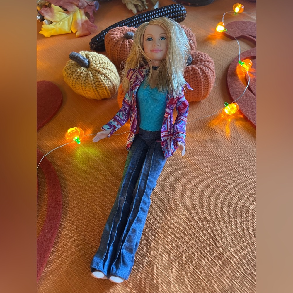 Mary Kate and Ashley Doll (wearing light blue top, jeans and a pink jacket)